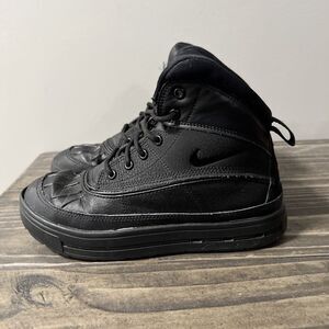 Nike ACG Woodside Youth Size 4 Boots Triple Black Shoes Sneakers